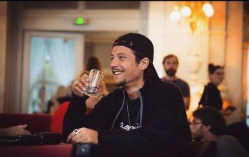 The black hat and red Nekfeu on the account Instagram of @nekfeucitations