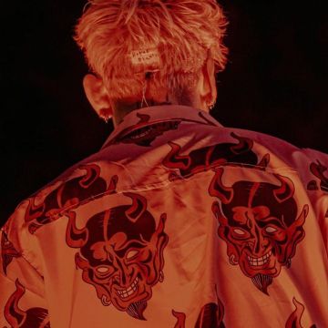 Diable Imprimé Shirt porté par la Machine Gune Kelly sur son Instagram account @machinegunkelly