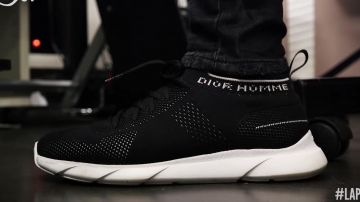 Les sneakers Dior portées par Zeg P dans la video "Khapta : comment Zeg P a créé le hit de Heuss L'Enfoiré feat. Sofiane