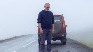 Blue sweater of Ingimundur (Ingvar Eggert Sigurðsson) in A White, White Day
