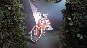 Bicicleta Murray en rojo y blanco utilizada por Pee-wee Herman (Paul Reubens) como se ve en Pee-wee's Big Adventure