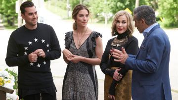Vestido usado por Alexis Rose (Annie Murphy) como se ve en Schitt's Creek (S03E11)