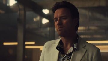 Le costume et la Chemise portée par Roman Sionis (Ewan McGregor) comme on le voit dans les Oiseaux de Proie (et le Fantabulous l'Émancipation d'Une Harley Quinn)