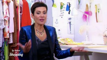 La veste tailleur bleue de Cristina Córdula dans Les reines du shopping du 11.02.2020