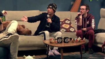 Los pantalones de jogging que lleva Sakor Ros en el vídeo GRAGAS, ¿UN CAMPEÓN DURO MECÁNICAMENTE?! ► LO MEJOR DE SOLARY #167