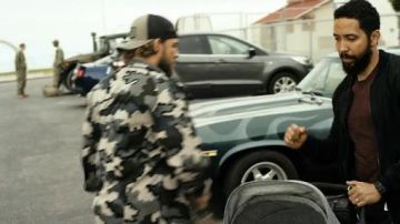 The jacket camouflage worn by Clay Spenser (Max Thieriot) in the series SEAL Team (S01E22)
