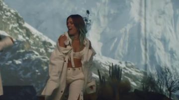 Veste blanche porté par Tove Lo dans sa vocation Sur Moi, la musique de la vidéo avec Sean Paul