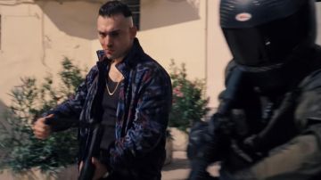 Veste imprimée portés par les Primo (Dali Benssalah) comme on le voit dans Pas le Temps de Mourir