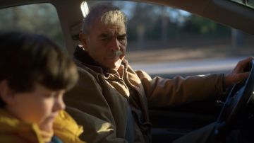 Chaqueta Carhartt Khaki usada por (Robert Forster) como se ve en Amazing Stories (Temporada 1)