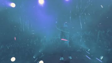 La paire de sneakers portée par Vald dans son clip KESKIVONFER