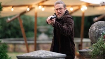 The brown jacket worn by Ray (Charlie Hunnam) in the film The Traveling