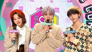 Le pull beige en col V avec des losanges verts, rouges et marrons de Hyunjin dans le Show! Music Core
