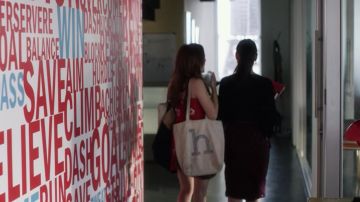 The tote bag "h" in Harper's (Zoey Deutch) in Small strokes mounted