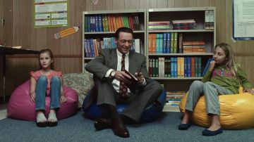 Reloj usado por Frank Tassone (Hugh Jackman) como se ve en Bad Education