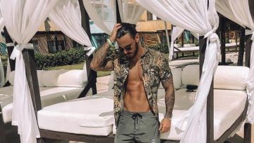 La camisa de manga corta que usó Benjamin Samat en Les Marseillais