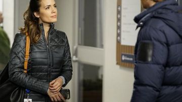 Black Purse bag of Natalie Manning (Torrey DeVitto) in Chicago Med (S05E16)