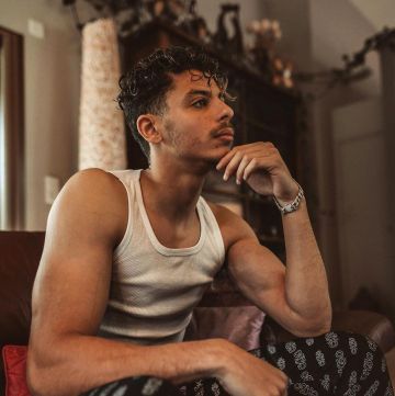 Débardeur blanc porté par le Premier sur son Instagram account @primetimefut