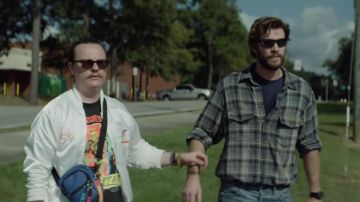 Les lunettes de soleil portées par Kyle (Liam Hemsworth) comme on le voit dans l'Arkansas