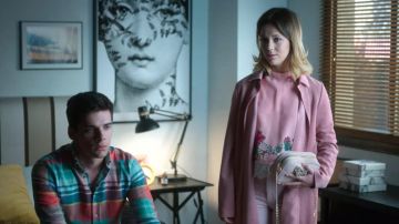 Jewels white little bag worn by Cayetana (Georgina Amorós) in Elite (S03E01)