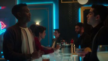 Striped White Tshirt of Malick (Leïti Sene) in Elite (S03E04)