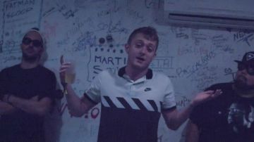 Le polo Nike porté par Vald dans son clip Trophée