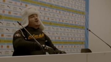 Le gilet tactique "C’est pas des lol" porté par JuL dans son clip Pow Pow 