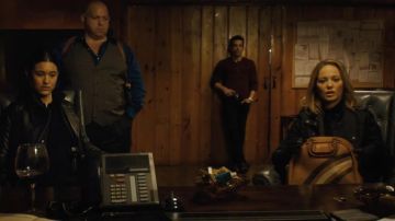 Leather bag of Gertie (Erika Christensen) in Clover