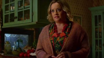Floral Apron worn by Hilda Spellman (Lucy Davis) in Chilling Adventures of Sabrina (S01E03)