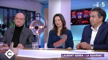 El suéter patrón pantera usado por Marion Ruggieri en el espectáculo C à vous del 4 de marzo de 2020