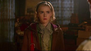 Green and white blouse worn by Sabrina Spellman (Kiernan Shipka) in Chilling Adventures of Sabrina (S01E03)