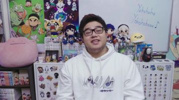The sweatshirt white Killua Hunter x Hunter Kevin Tran in his YouTube video CORONAVIRUS : STAY HOME !