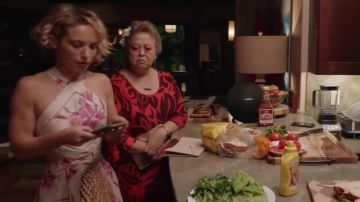 The floral dress worn by Perdita Weeks (Juliett Higgins) in Magnum P. I. (S01E15)