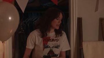 White print Toronto tee worn by George (Charlotte Ritchie) in Feel Good (S01E02)