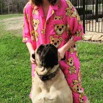 The night shirt worn by Millie Bobby Brown on his account Instagram @milliebobbybrown