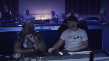 The white t-shirt worn by SNO (Franck Gastambide) in Validated (S01E04)