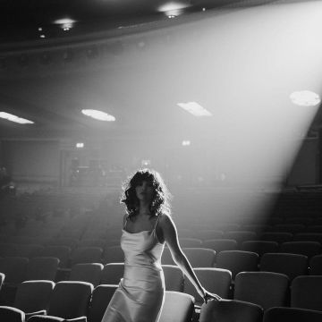 La robe satin portée par Selena Gomez sur son compte Instagram @selenagomez