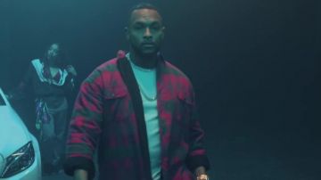 La chemise rouge à carreaux de Says'z dans son clip Bloqué