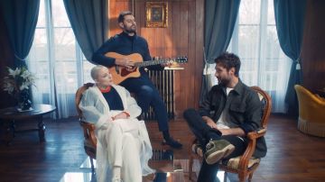 La surchemise grise de Jérémy Frérot dans le clip  Comme un voleur de Madame Monsieur