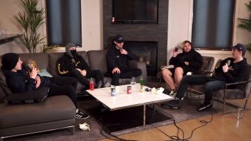 Noir veste à capuche, de jaune et de blanc détails portés par Swaggersouls et Jschlatt en SCHLATT OBTIENT CORONAVIRUS - Misfits Podcast #81