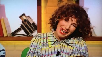 The shirt as worn by Anne Depétrini in the issuance Burger Quiz