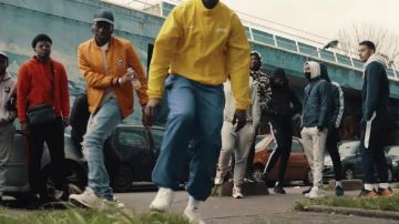 La paire de baskets portée par Tiakola dans le clip Wakztoubi #3 de 4Keus 