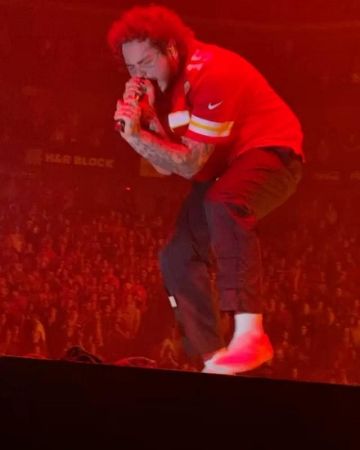 Pants worn by Post Malone on the Instagram account of @dailyyposty