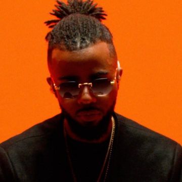 The sunglasses worn by Lefa on the account Instagram of @lefaauthentique