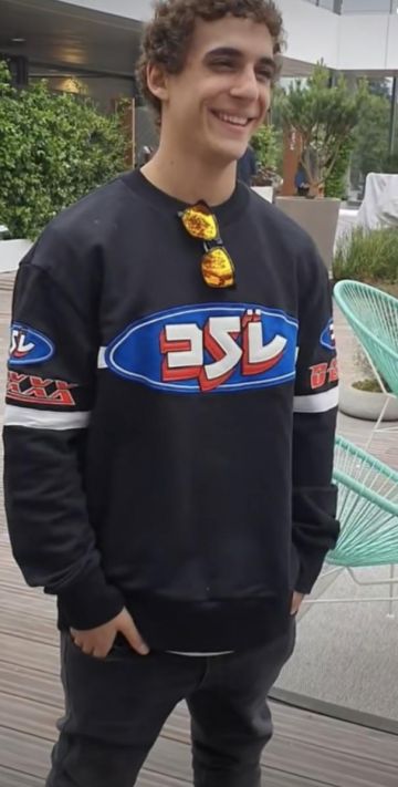 The sweatshirt worn by Miguel Herrán (aka Rio, in The Casa de Papel) on the Tik Tok Gala