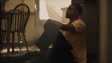 Zapatillas negras usadas por Rayshawn (Stephan James) como se ve en #Freerayshawn (Temporada 1)