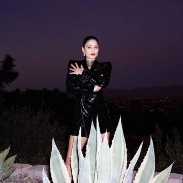 Vestido de cuero negro usado por Vanessa Hudgens en Instagram