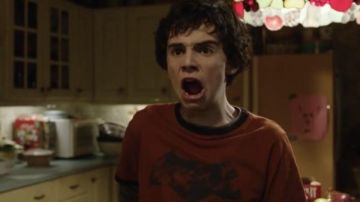 Rouge Batman Ringer t-Shirt porté par Freddy Freeman (Jack Dylan Grazer) dans Shazam!