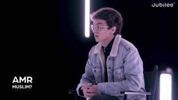 Les lunettes portées par Amr Eissa dans 6 Musulmans vs 1 Secrets, des Non-Musulmans