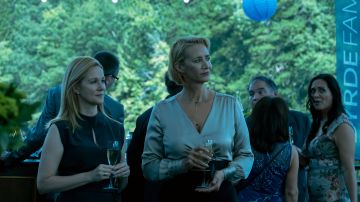 Vestido negro usado por Wendy Byrde (Laura Linney) en Ozark (S03E08)