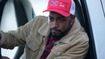 La chaqueta beige usada por Darius (Lakeith Stanfield) en Atlanta (S02E06)